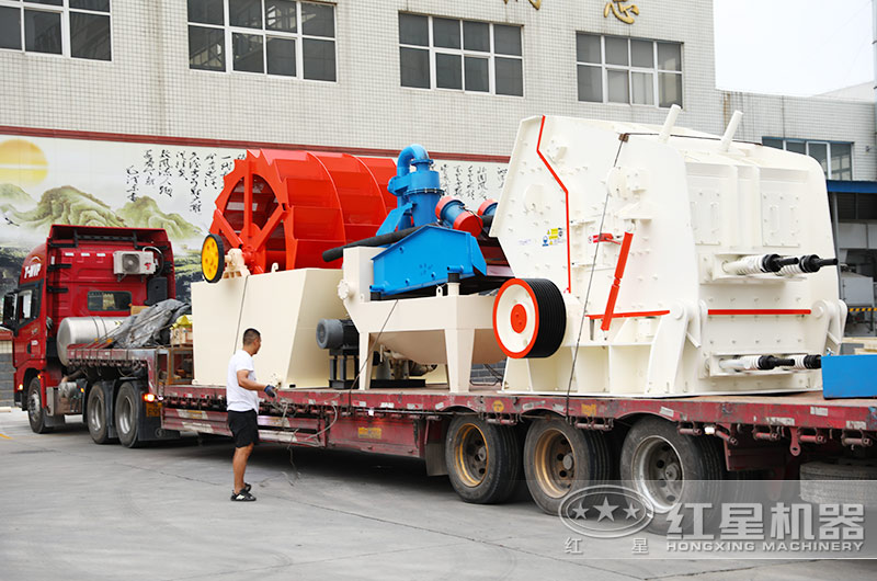 司機師傅打包洗砂機、細沙回收一體機準備發(fā)往安徽現(xiàn)場